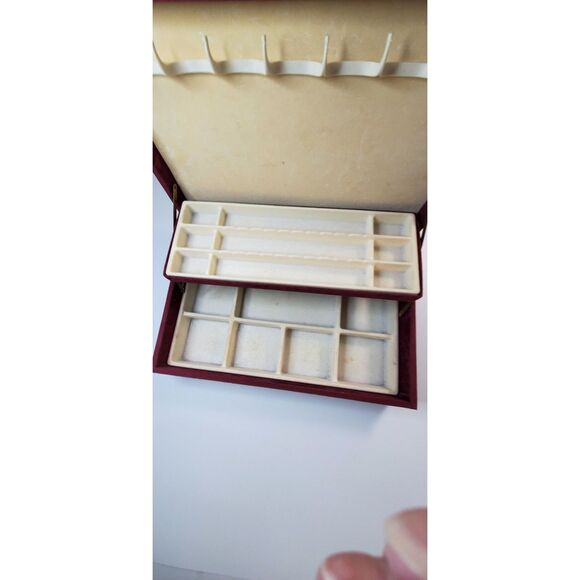 Hand-Painted Jewelry Box in Pink Roses and Green Leafs with a Brass knob - Picture 9 of 10